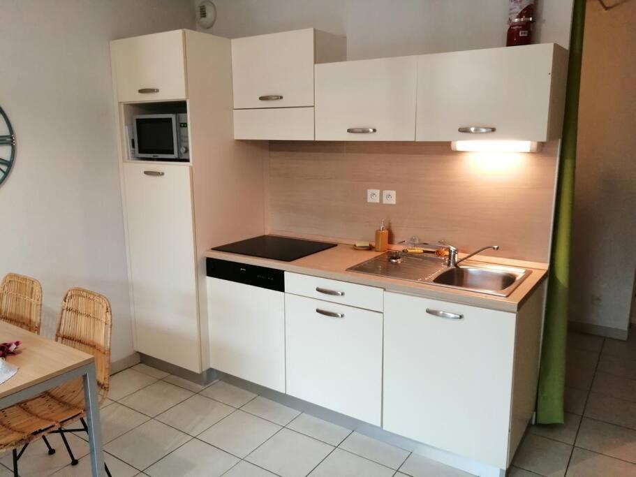 Le Soleil D Eugenie Appartement Dans Residence Avec Piscine Commune Pres De Carcassonne Olonzac Εξωτερικό φωτογραφία